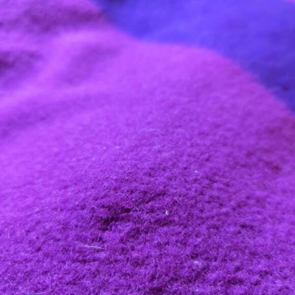 Hudson's Bay six-point (Queen) wool blanket, magenta - Picture 5 of 5